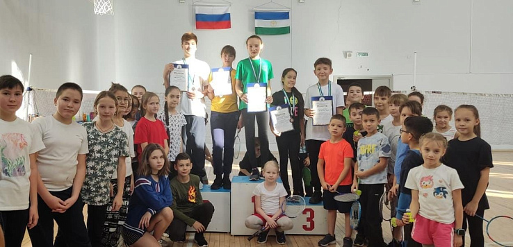 В Кировском районе прошло первенство по бадминтону 